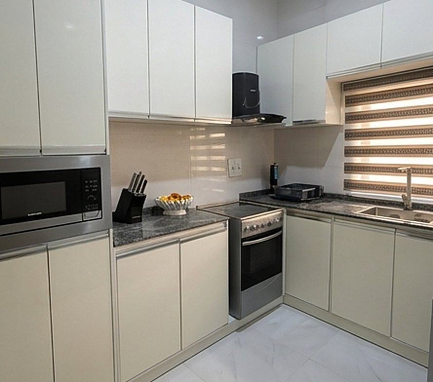 Fitted kitchen with microwave, cooker and granite worktops